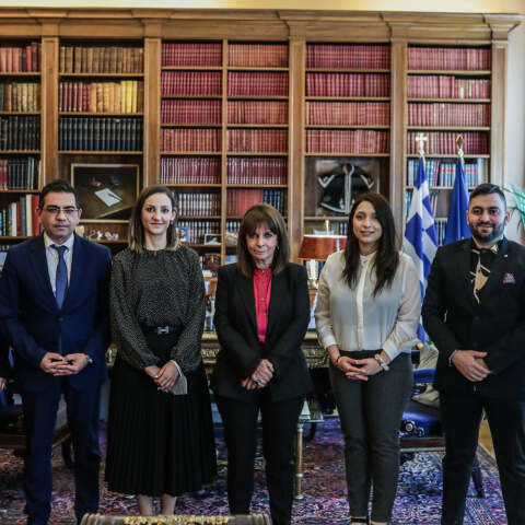 Η Πρόεδρος της Δημοκρατίας, Κατερίνα Σακελλαροπούλου, συναντήθηκε με πέντε νεαρούς Ρομά στο Προεδρικό Μέγαρο