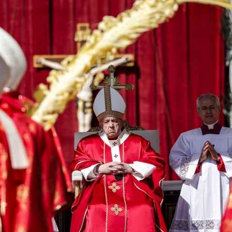 Ο πάπας Φραγκίσκος στην πλατεία του Αγίου Πέτρου