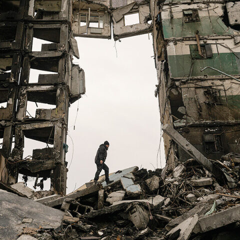 Βρετανικό Υπ. Αμυνας: Προειδοποίηση για χρήση όπλων φωσφόρου στη Μαριούπολη