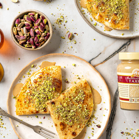 Μακεδονικό ταχίνι και πίτες