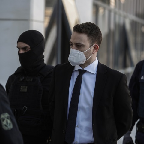 Ο καθ' ομολογία δολοφόνος της Καρολάιν Κράουτς, Μπάμπης Αναγνωστόπουλος, προσέρχεται στο δικαστήριο