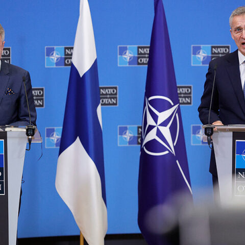 Η Φινλανδία αρχίζει τον δημόσιο διάλογο για την ένταξη στο NATO	