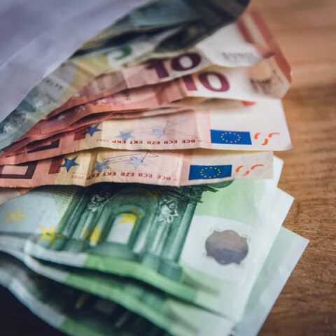 Την Πέμπτη 14 Απριλίου 2022 πληρώνεται το Δώρο Πάσχα σε εργαζόμενους σε αναστολή ή μηχανισμό «ΣΥΝ-ΕΡΓΑΣΙΑ»