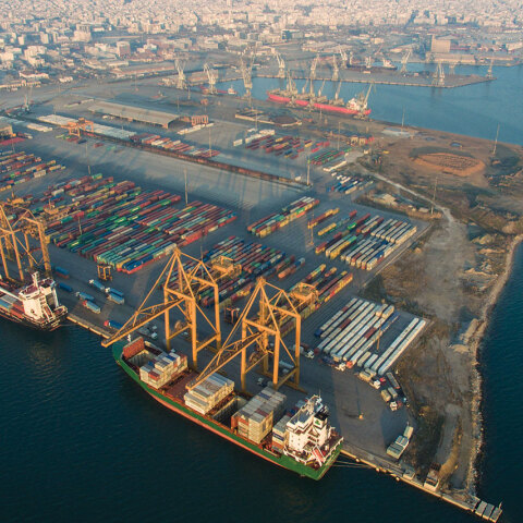 Εμπορικό λιμάνι από ψηλά