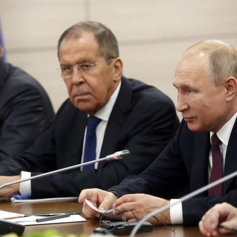 Ντμίτρι Πεσκόφ, Σεργκέι Λαβρόφ και Βλαντιμίρ Πούτιν