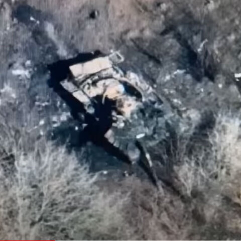 Ρωσικό τανκ μετά την επίθεση από τον ουκρανικό στρατό στο Χάρκοβο στην Ανατολική Ουκρανία