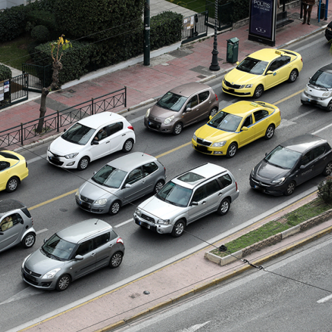 Ταχί και ΙΧ στη Βασιλίσσης Σοφίας