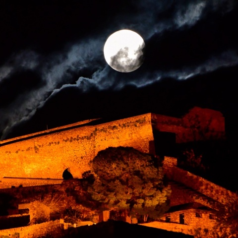 Πανσέληνος Απριλίου - Ροζ φεγγάρι πάνω από το Παλαμήδη