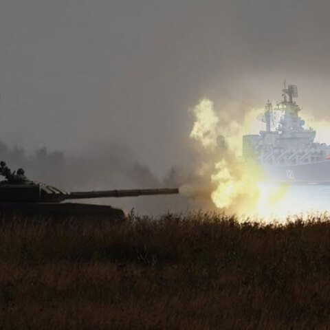 Το Moskva, το καμάρι του ρωσικού στόλου, βυθίστηκε στη Μαύρη Θάλασσα και οι Ρώσοι πασχίζουν να κυριέψουν τη Μαριούπολη