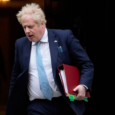 Η Μόσχα απαγορεύει την είσοδο στη χώρα του Βρετανού πρωθυπουργού Μπόρις Τζόνσον, της ΥΠΕΞ Τρας και του υπουργού Άμυνας Γουάλας