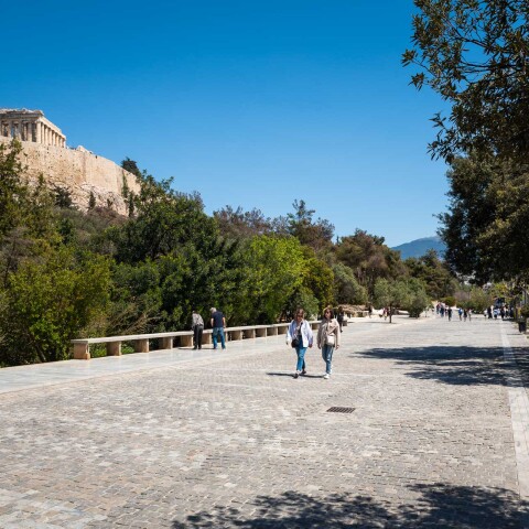 Διονυσίου Αρεοπαγίτου, ο πιο όμορφος πεζόδρομος της Αθήνας © Θανάσης Καρατζάς
