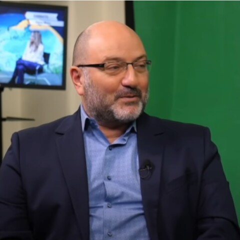 Σάκης Αρναούτογλου