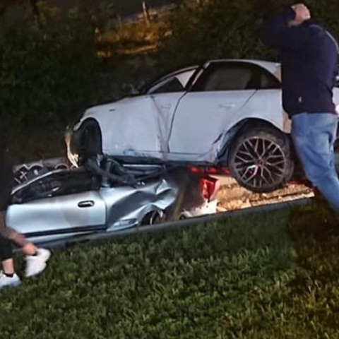 Tροχαίο δυστύχημα: Αυτοκίνητο έπεσε από την αερογέφυρα πάνω σε άλλο