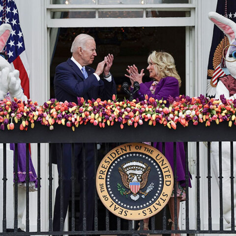 Τζο Μπάιντεν και Τζιλ καλωσορίζουν μικρούς και μεγάλους στις πασχαλινές αυγοδρομίες στον Λευκό Οίκο