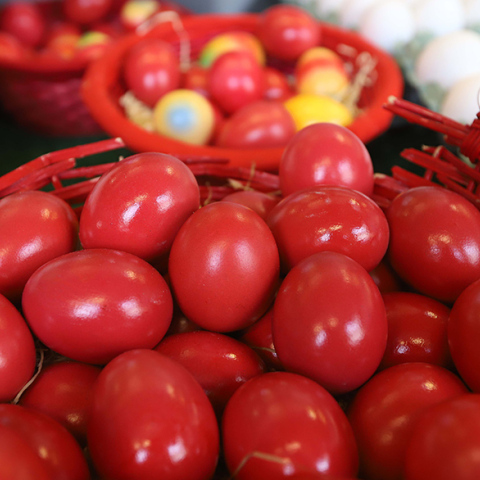 Πάσχα: Πώς θα καταναλώσετε με ασφάλεια κρέας και αυγά