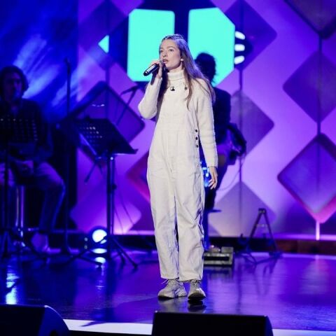 Η Αμάντα Γεωργιάδη τραγουδά το Die Together σε εκπομπή της ΕΡΤ