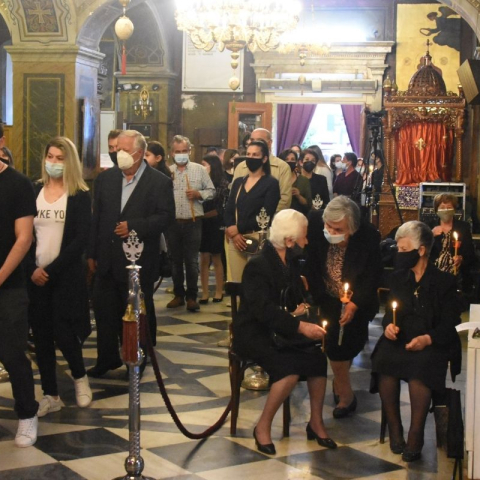 Άγιος Παντελεήμονας: Μπήκε στην εκκλησία, άρπαξε το μικρόφωνο και έψαλε από το Κοράνι