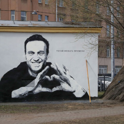 Γκράφιτι με τον Αλεξέι Ναβάλνι στην Αγία Πετρούπολη της Ρωσίας