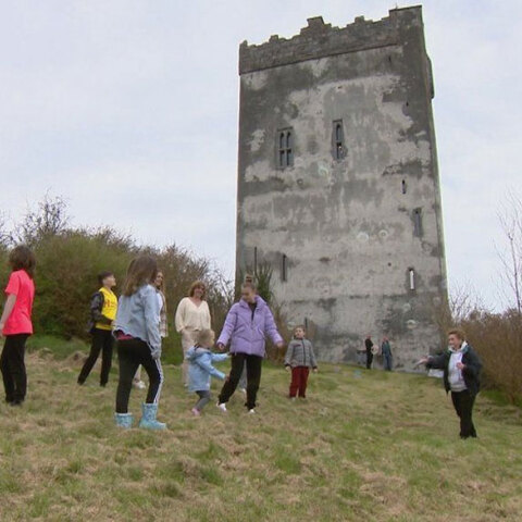 Ουκρανοί πρόσφυγες ζουν σε μεσαιωνικό πύργο στην Ιρλανδία