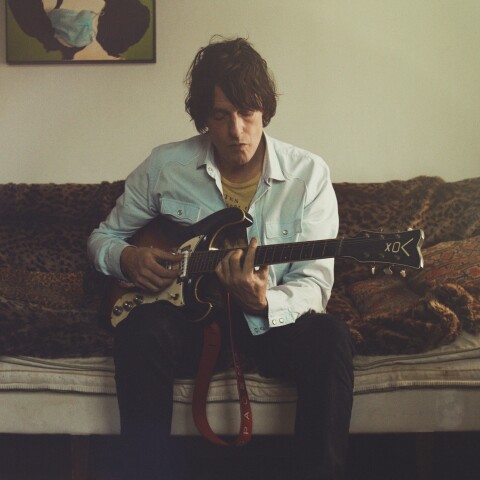 «Everything Was Beautiful»: Το νέο άλμπουμ των Spiritualized μόλις κυκλοφόρησε και ο Jason Pierce μας ξεναγεί στο σύμπαν της αρχετυπικής βρετανικής μπάντας.