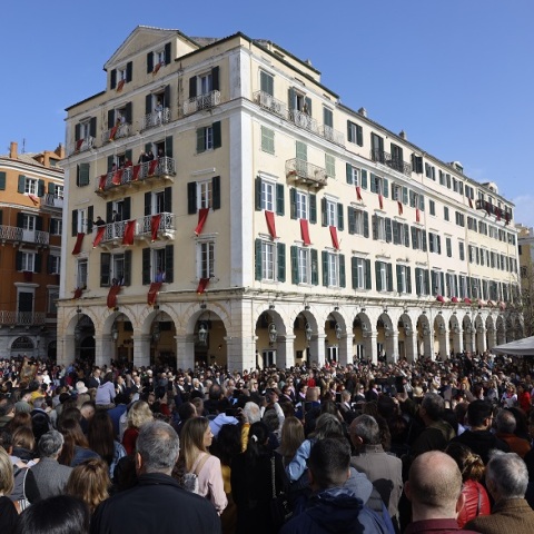 Πρώτη Ανάσταση και το έθιμο των Μπότηδων στην Κέρκυρα