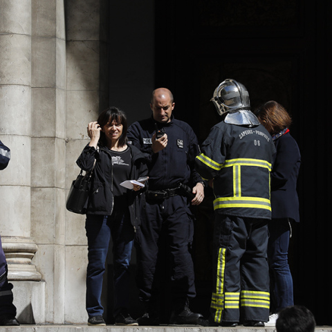 Γαλλία: Επίθεση με μαχαίρι κατά ιερέα σε ναό στη Νίκαια