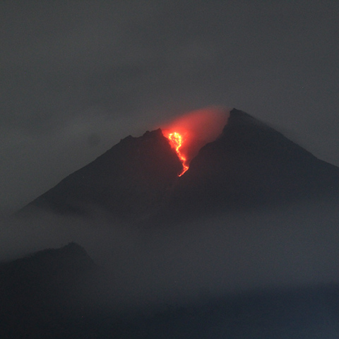 Ινδονησία: Εξερράγη το ηφαίστειο Ανάκ Κρακατόα