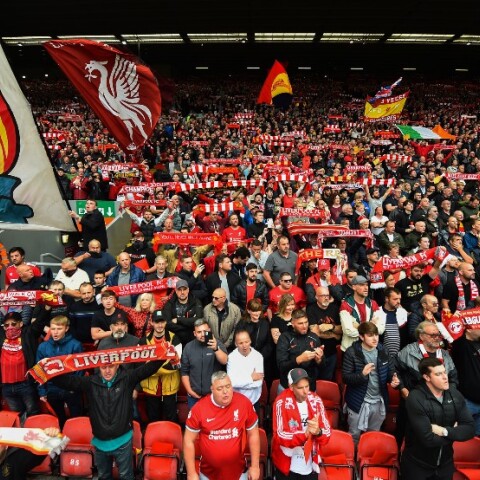 Φίλαθλοι της Λίβερπουλ στο Άνφιλντ