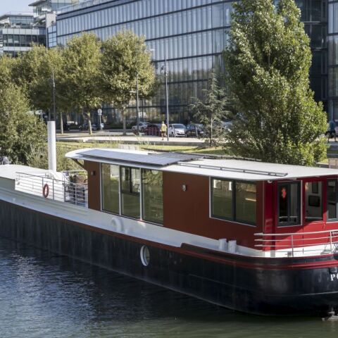 Barge 166: Το πρώτο πλωτό κελάρι στον κόσμο από τον Οίκο Ferrand