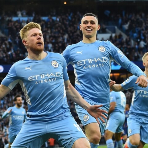 Ντε Μπρόινε και Φόντεν πανηγυρίζουν τον πρώτο γκολ της Μάντσεστερ Σίτι