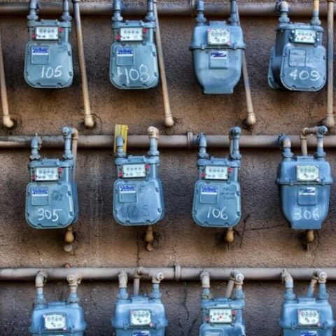 Οικονομία στο ρεύμα: Αυτές είναι οι συσκευές-βαμπίρ που σας κοστίζουν 175 ευρώ