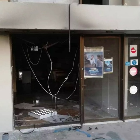 Έκρηξη μηχανισμού με γκαζάκια στα γραφεία της ΝΔ στην Πεύκη