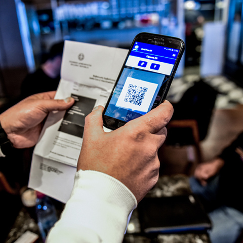 Άρση μέτρων: Τέλος και επίσημα τα πιστοποιητικά εμβολιασμού και νόσησης