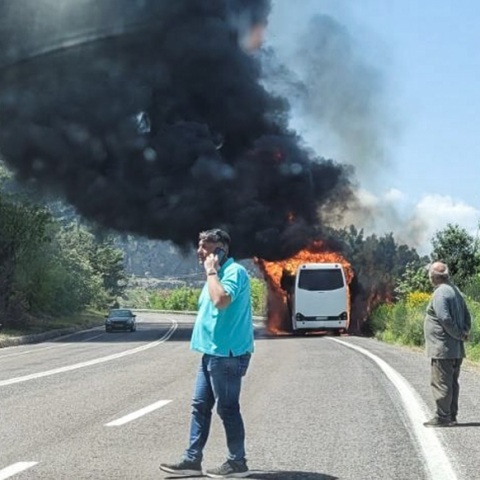 Λαμία: Φωτιά σε λεωφορείο με προσκόπους