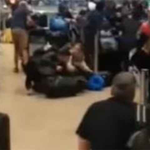 Ισραήλ: Τουρίστες πήραν για σουβενίρ οβίδα και προκάλεσαν πανικό στο αεροδρόμιο