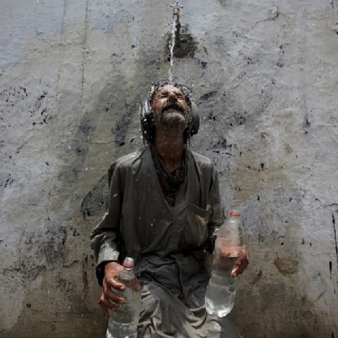 Τετρακόσιοι πενήντα οι νεκροί από τη ζέστη στο Πακιστάν