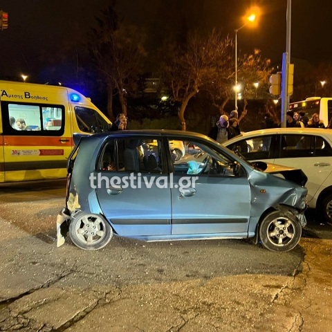 Αυτοκίνητο μετά από τροχαίο ατύχημα στη Θεσσαλονίκη