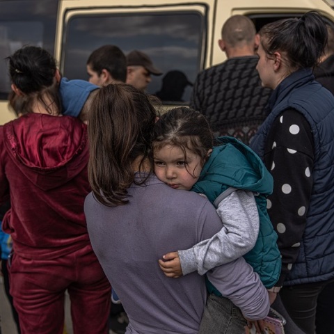 Ουκρανία: «Άμαχοι παραμένουν εγκλωβισμένοι στην κόλαση της Μαριούπολης»