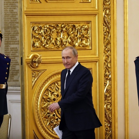 Ουκρανία: Ο Πούτιν ζήτησε από τον Μακρόν να σταματήσει να προμηθεύει η Δύση όπλα