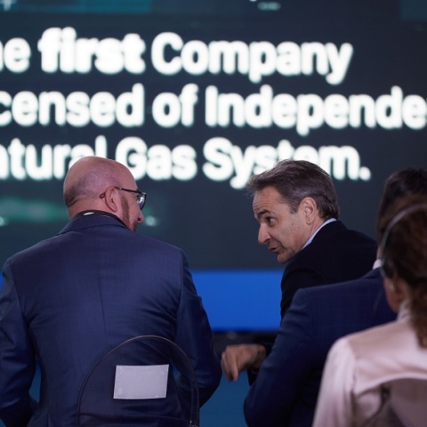 Αλεξανδρούπολη: Ανάρτηση Σαρλ Μισέλ στα ελληνικά για τον σταθμό υγροποιημένου φυσικού αερίου