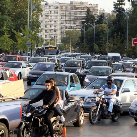 Κορωνοϊός: Οι πολίτες έκαναν στροφή στο ΙΧ και την πεζοπορία 