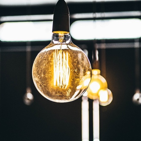 Ηλεκτρική ενέργεια: Πόσο ακριβή είναι στην Ελλάδα;