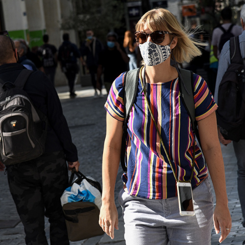 Πολίτες με μάσκα