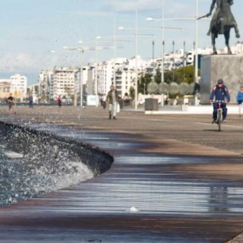 Κορονοϊός: 19 θάνατοι, 210 διασωληνωμένοι, 4.698 κρούσματα