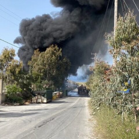 Μεγάλη φωτιά στην ΒΙΠΕ Ηρακλείου – Ισχυρή δύναμη της Πυροσβεστικής