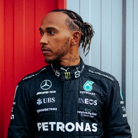 Formula 1: Φουντώνει η κόντρα Λούις Χάμιλτον-FIA για τα κοσμήματά του