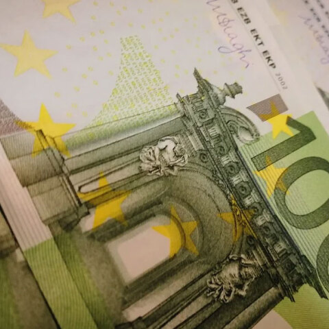 Σε πληρωμές προχωρούν e-ΕΦΚΑ και ΟΑΕΔ αυτήν την εβδομάδα