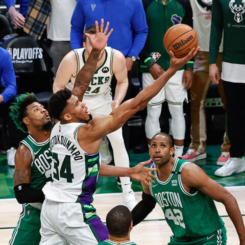 Ο Γιάννης Αντετοκούνμπο οδήγησε τη σειρά με τους Μπόστον Σέλτικς στο 2-1 για τα ημιτελικά του NBA