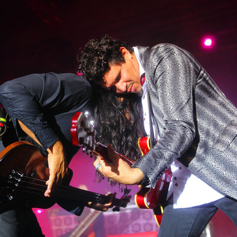 Στιγμιότυπο από τη συναυλία των Thievery Corporation, στην Αθήνα, στην Πλατεία Νερού, το 2014