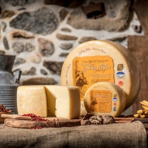 Γραβιέρα Νάξου: Γιατί εξαφανίζεται από τα σουπερμάρκετ